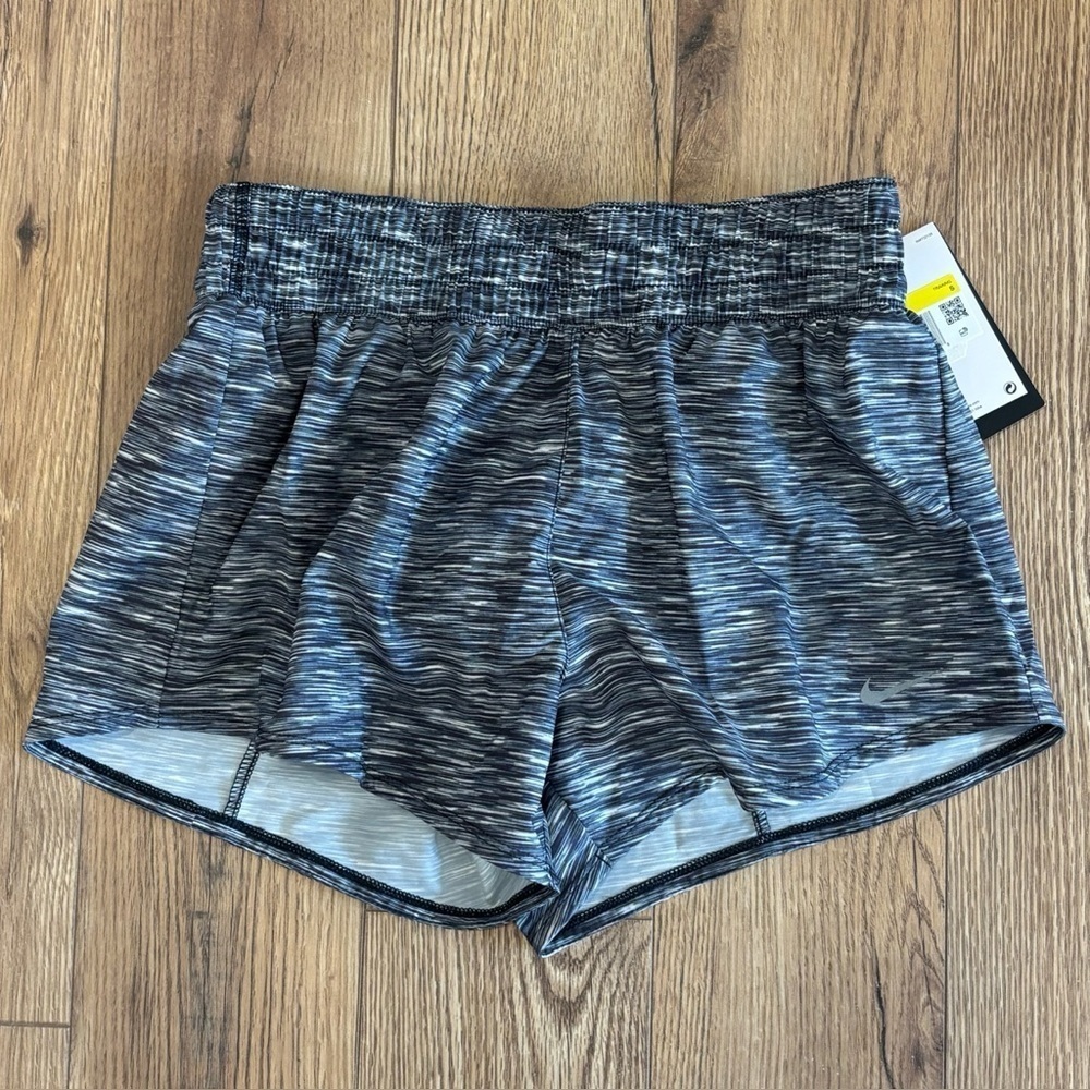 NWT Nike Women's Dri Fit Training Shorts Size Small In Black & Gray